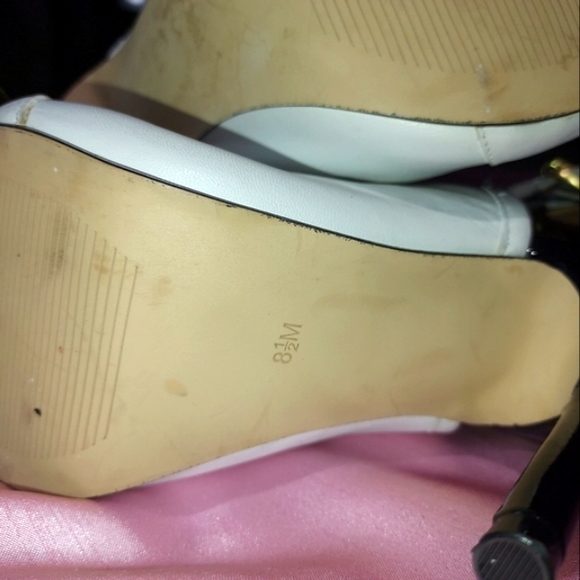 Guess white leather open toe lace shoes. 8.5 - Picture 7 of 14